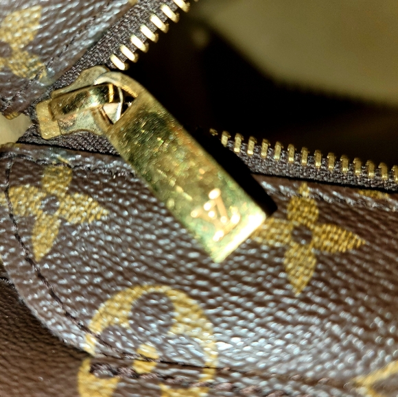 Louis Vuitton Luco Large Monogram Shoulder Bag - Picture 3 of 10